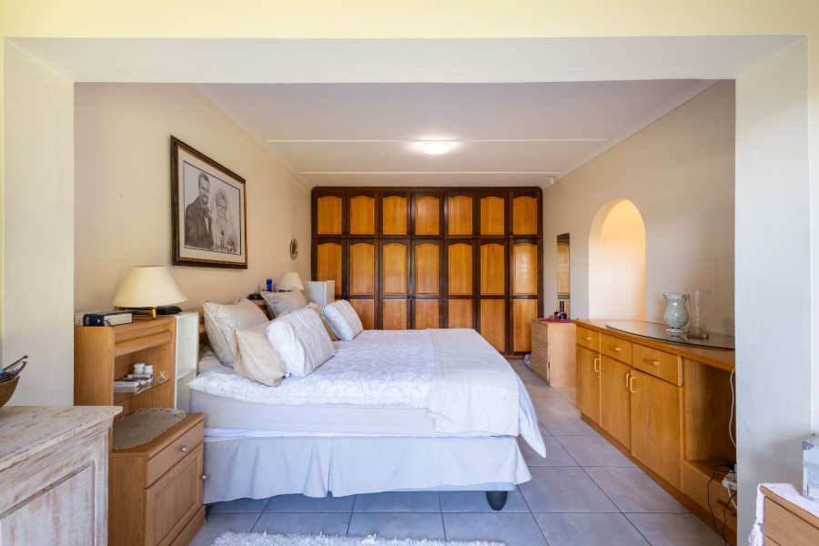 4 Bedroom Property for Sale in Lower Robberg Western Cape